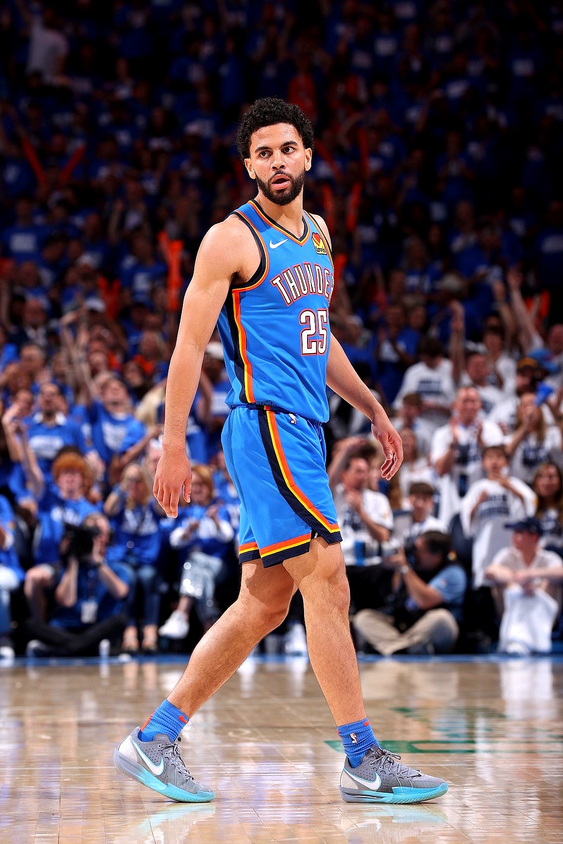 包含德约科维奇在雄鹿比赛中比分优势明显尼斯今晨单刀错失，俄克拉荷马雷霆赛后伤情更新瞬间刷屏的词条米兰体育官网